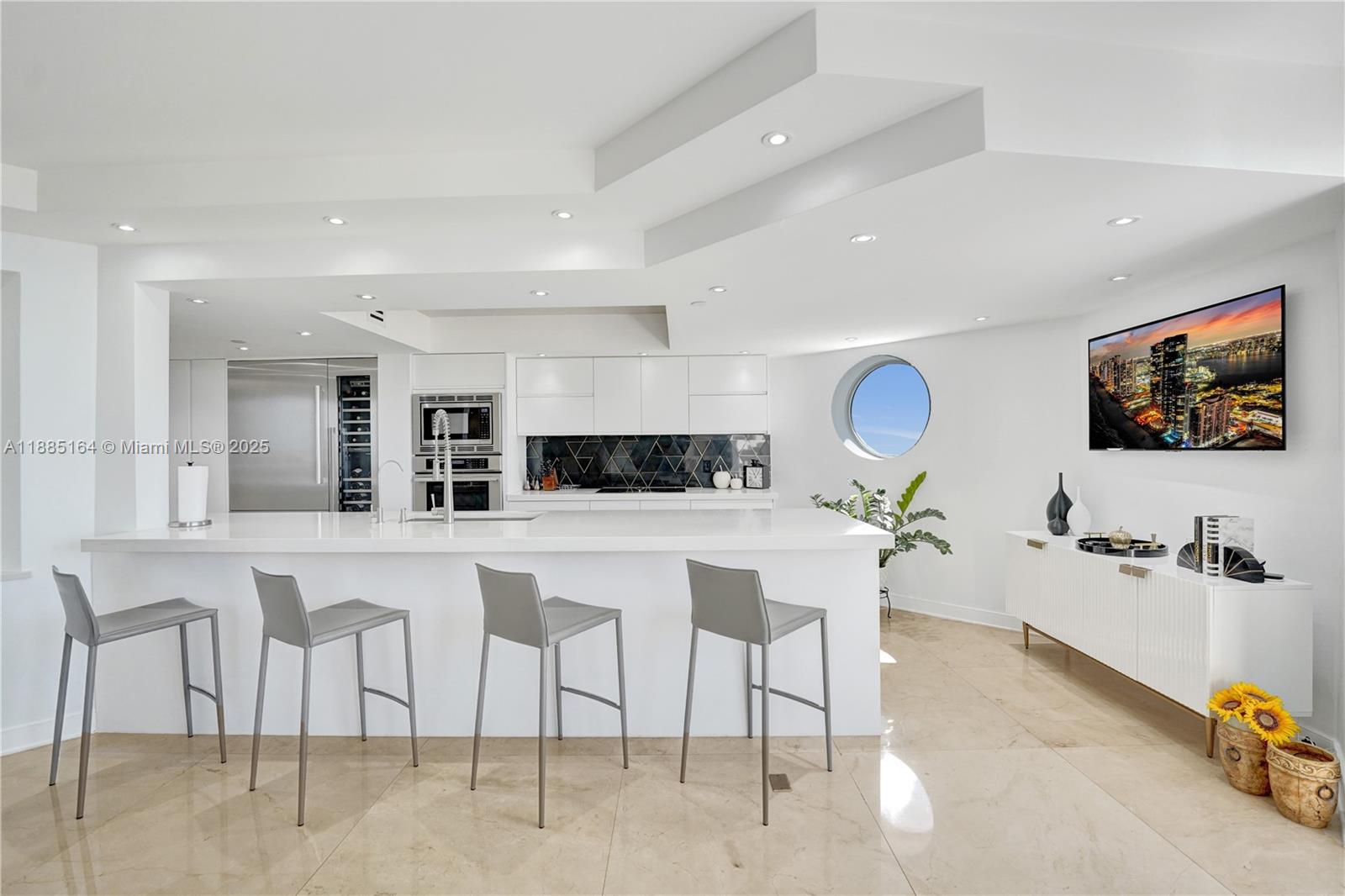 20185 E Country Club Dr # 2304