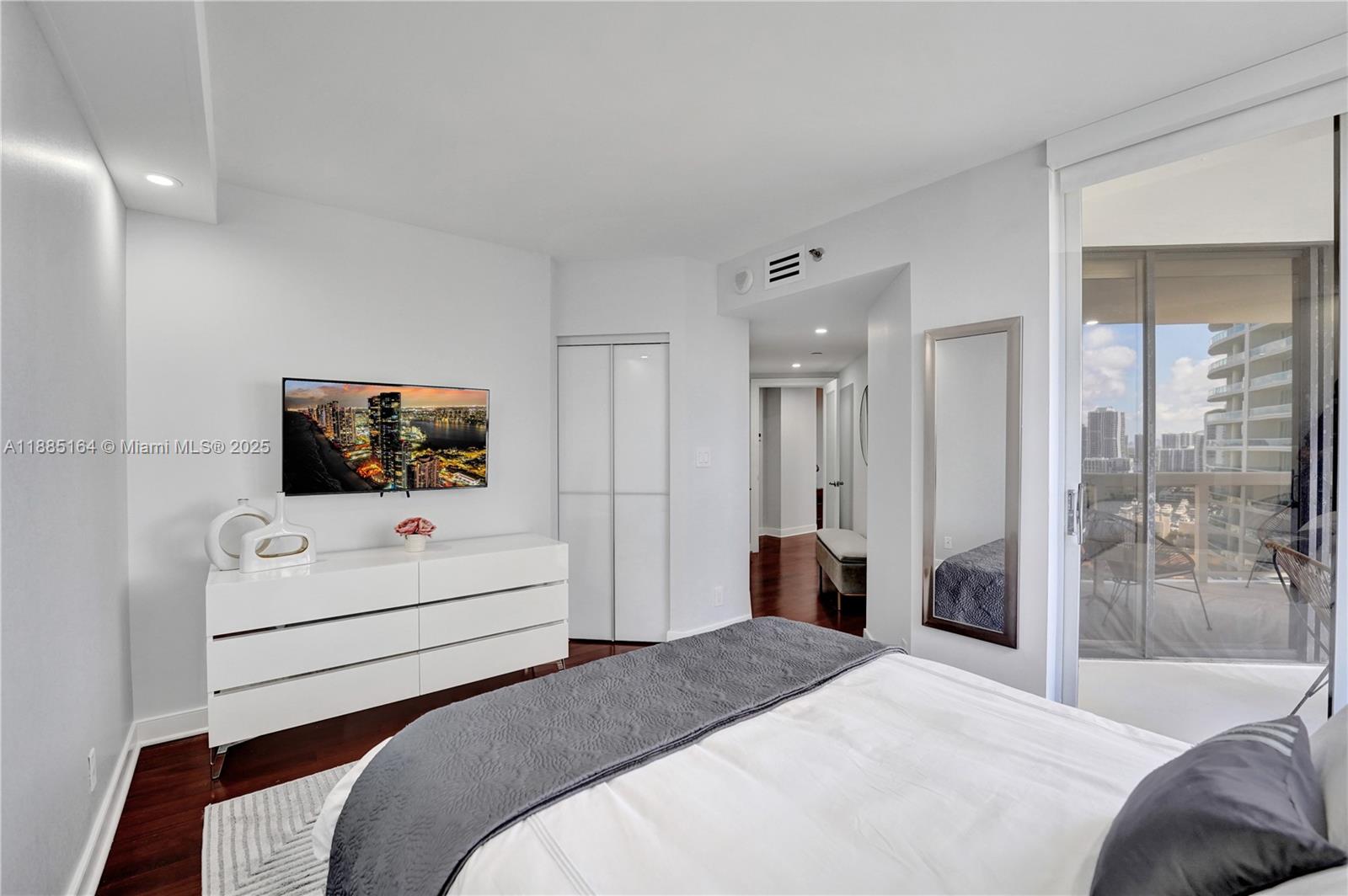 20185 E Country Club Dr # 2304