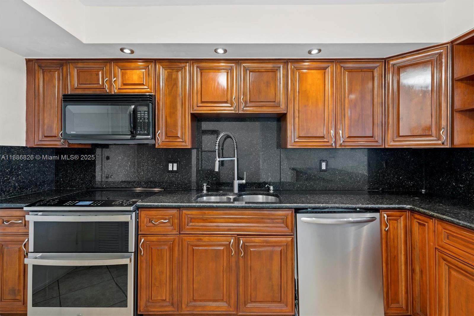 200 Diplomat Pkwy # 825