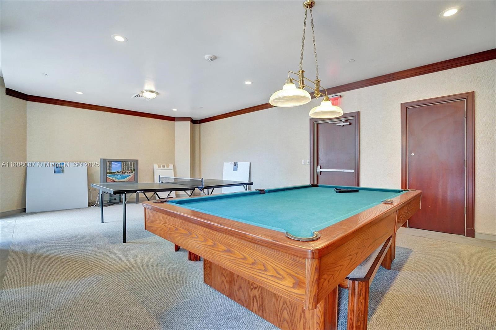 20185 E Country Club Dr # 1409