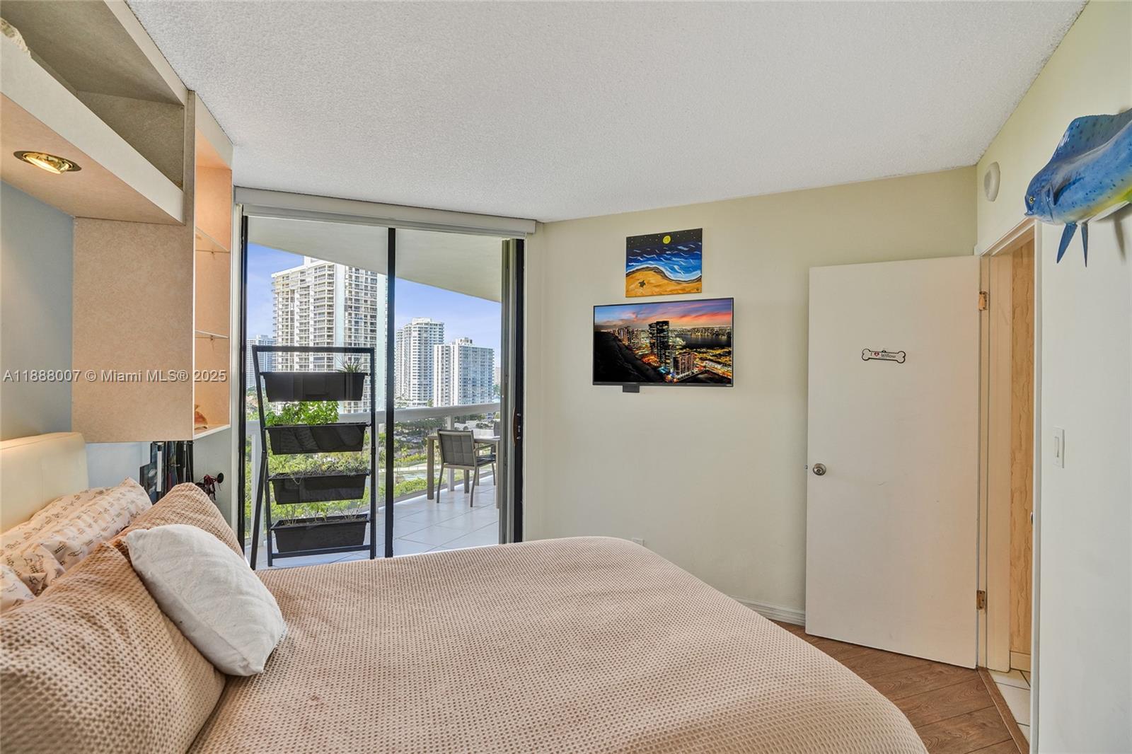 20185 E Country Club Dr # 1409