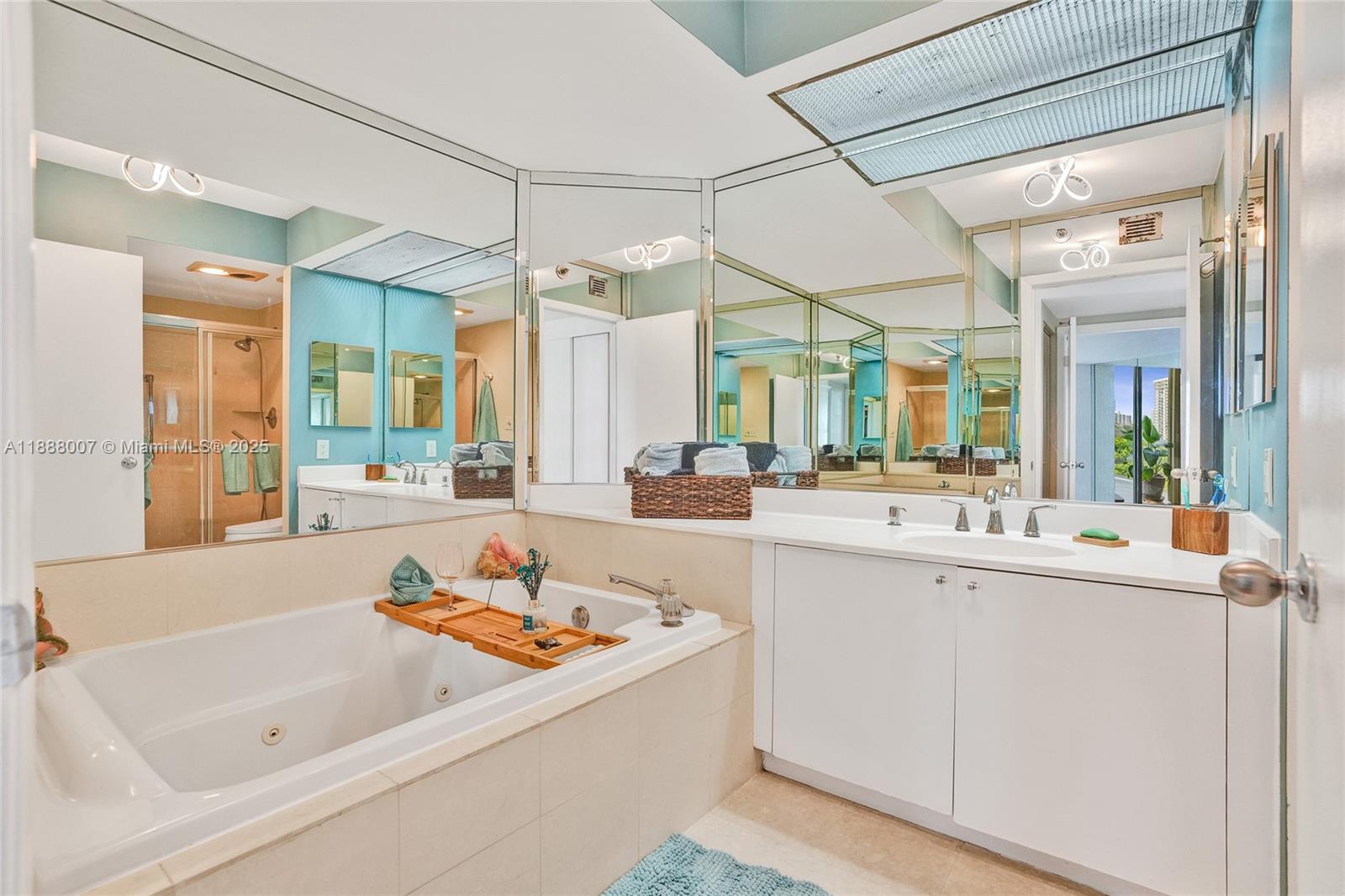 20185 E Country Club Dr # 1409