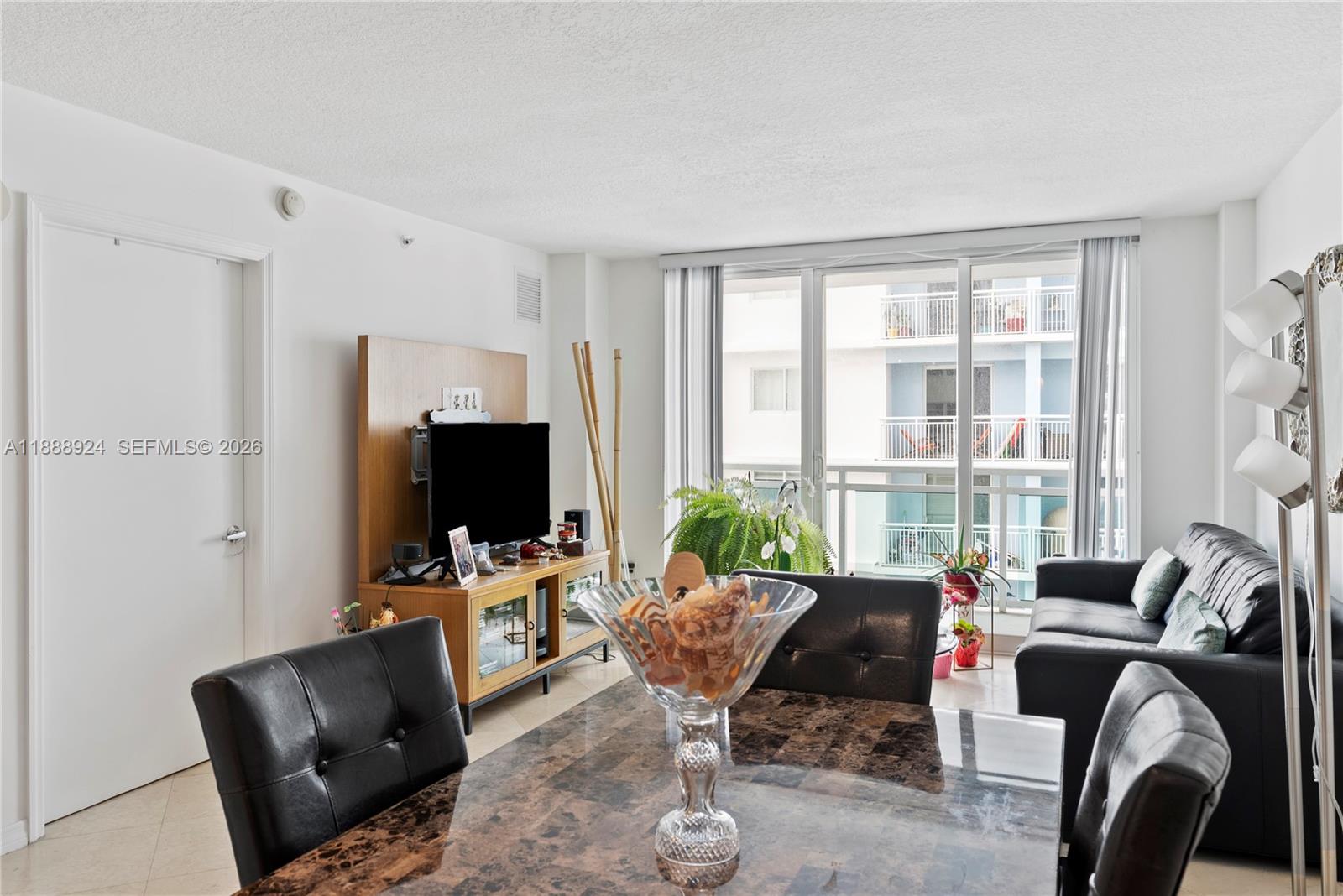 6917 Collins Ave # 1512