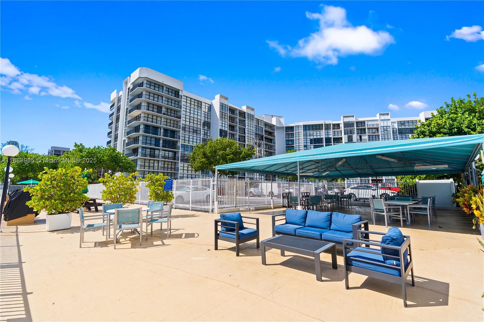 800 Parkview Dr # 224