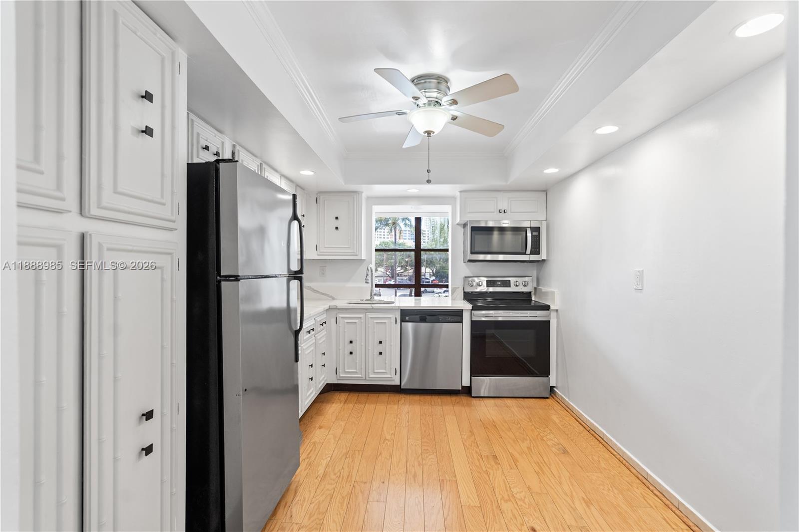 800 Parkview Dr # 224