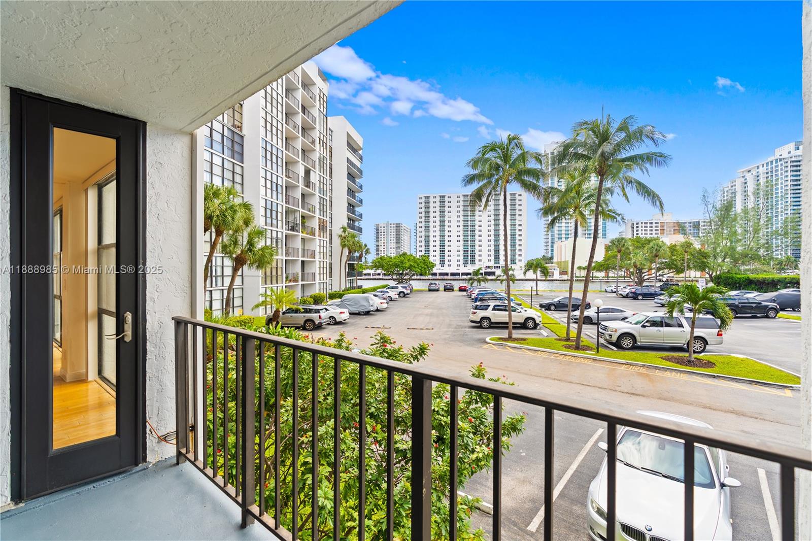 800 Parkview Dr # 224