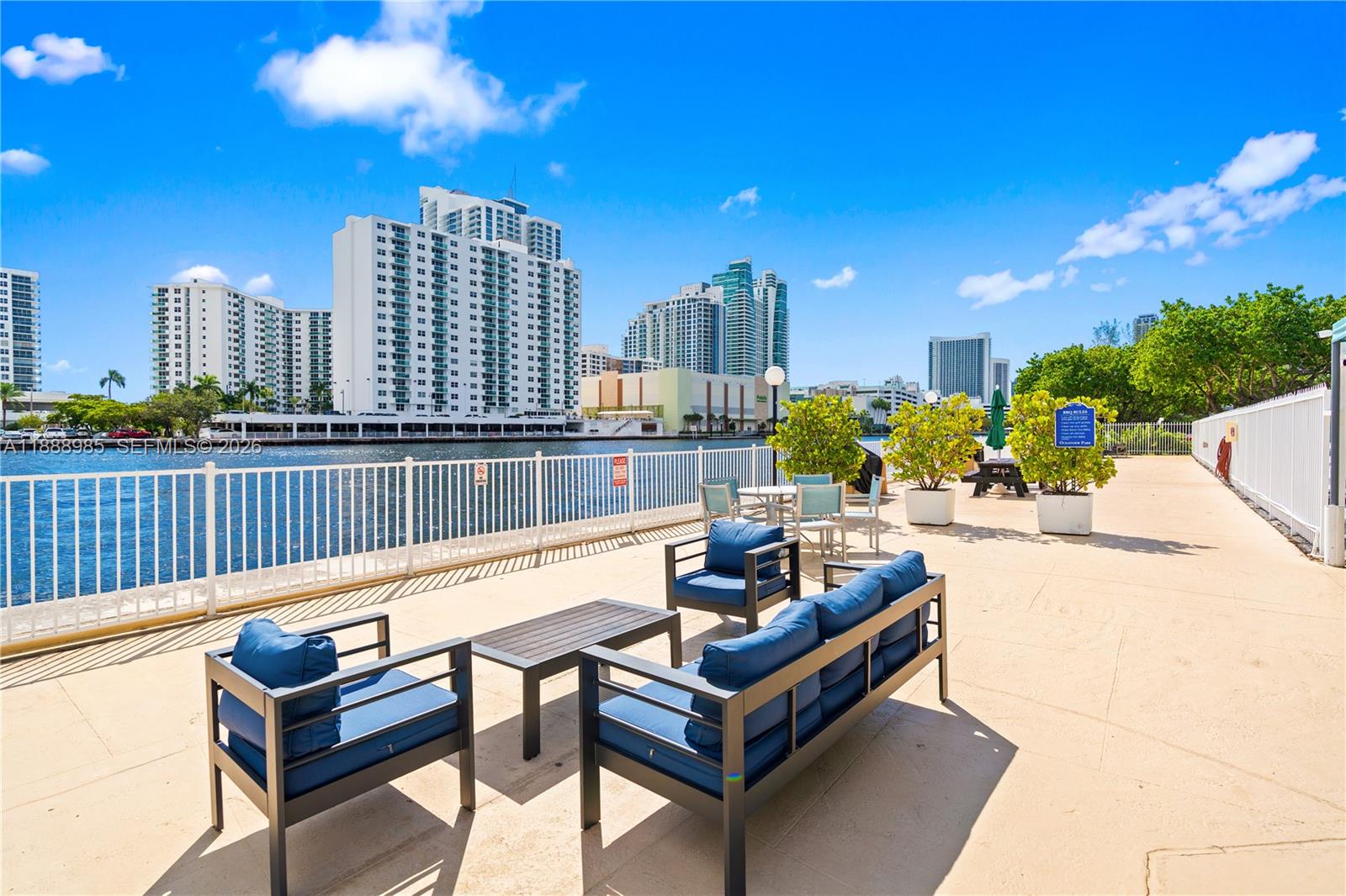 800 Parkview Dr # 224