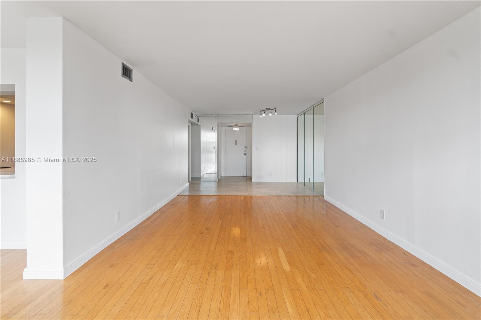 800 Parkview Dr # 224