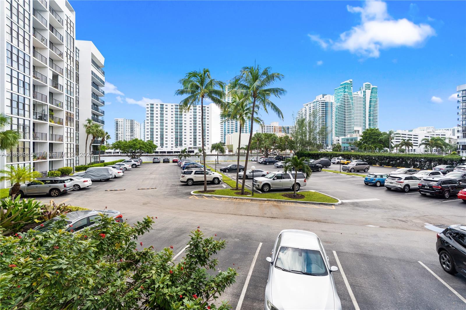 800 Parkview Dr # 224