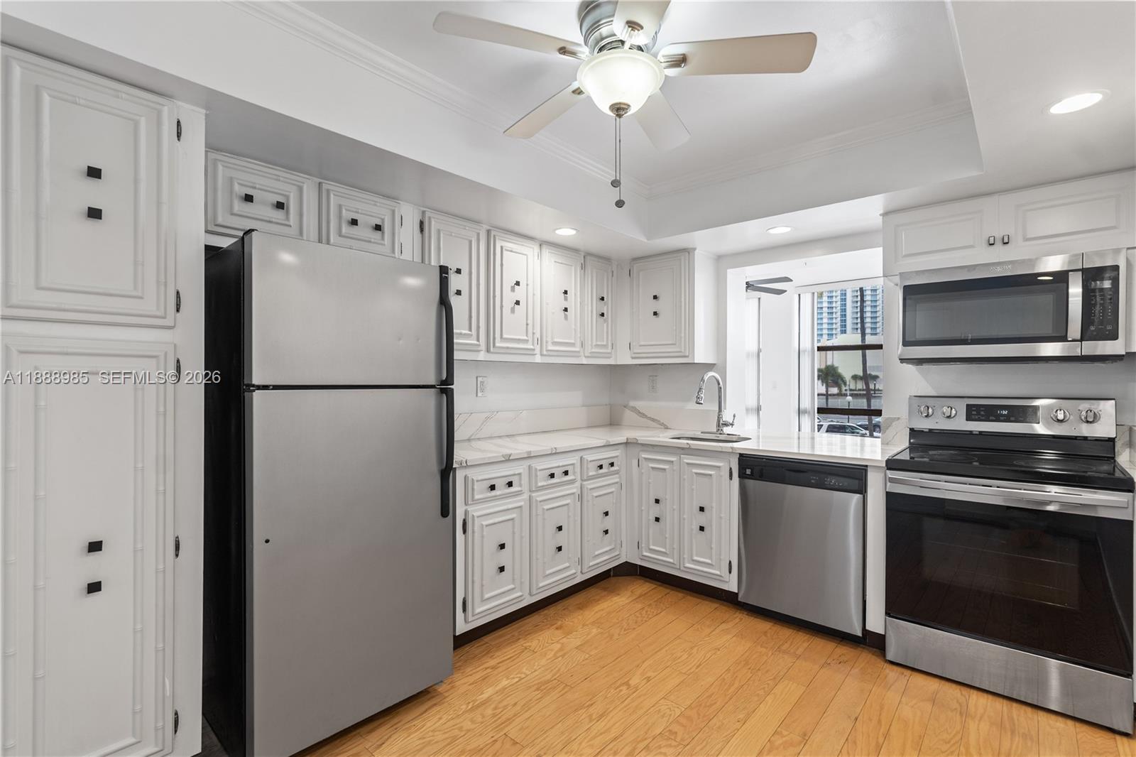 800 Parkview Dr # 224