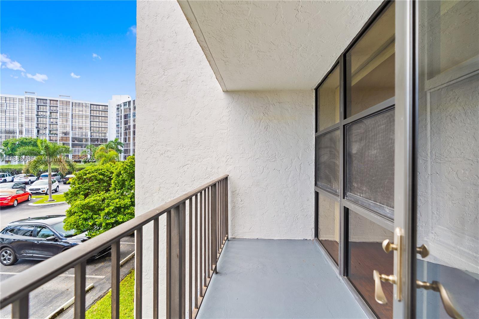 800 Parkview Dr # 224