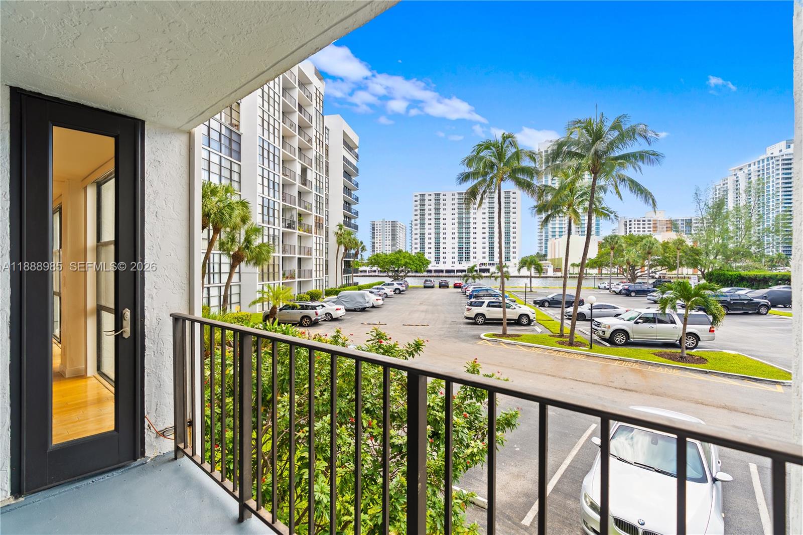 800 Parkview Dr # 224