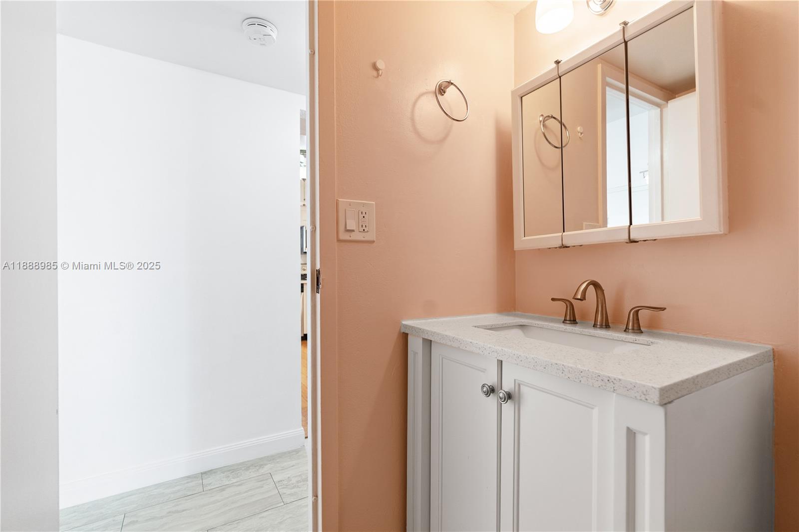 800 Parkview Dr # 224