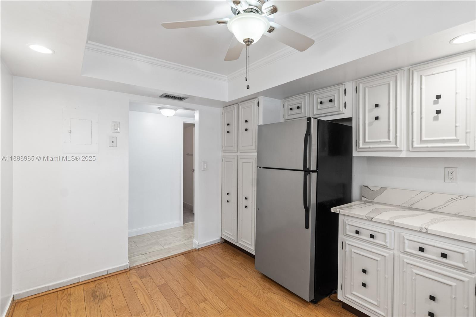 800 Parkview Dr # 224