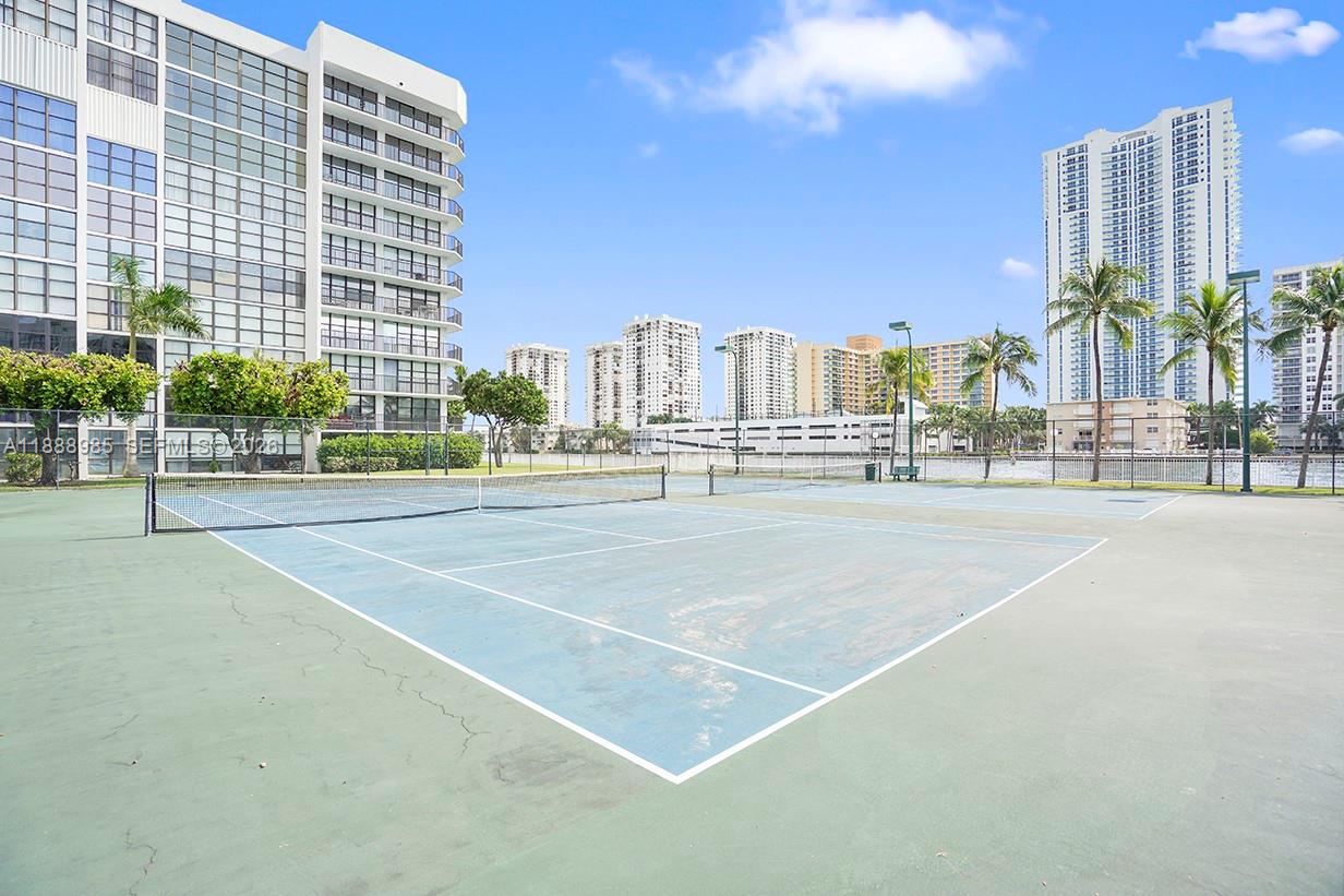 800 Parkview Dr # 224