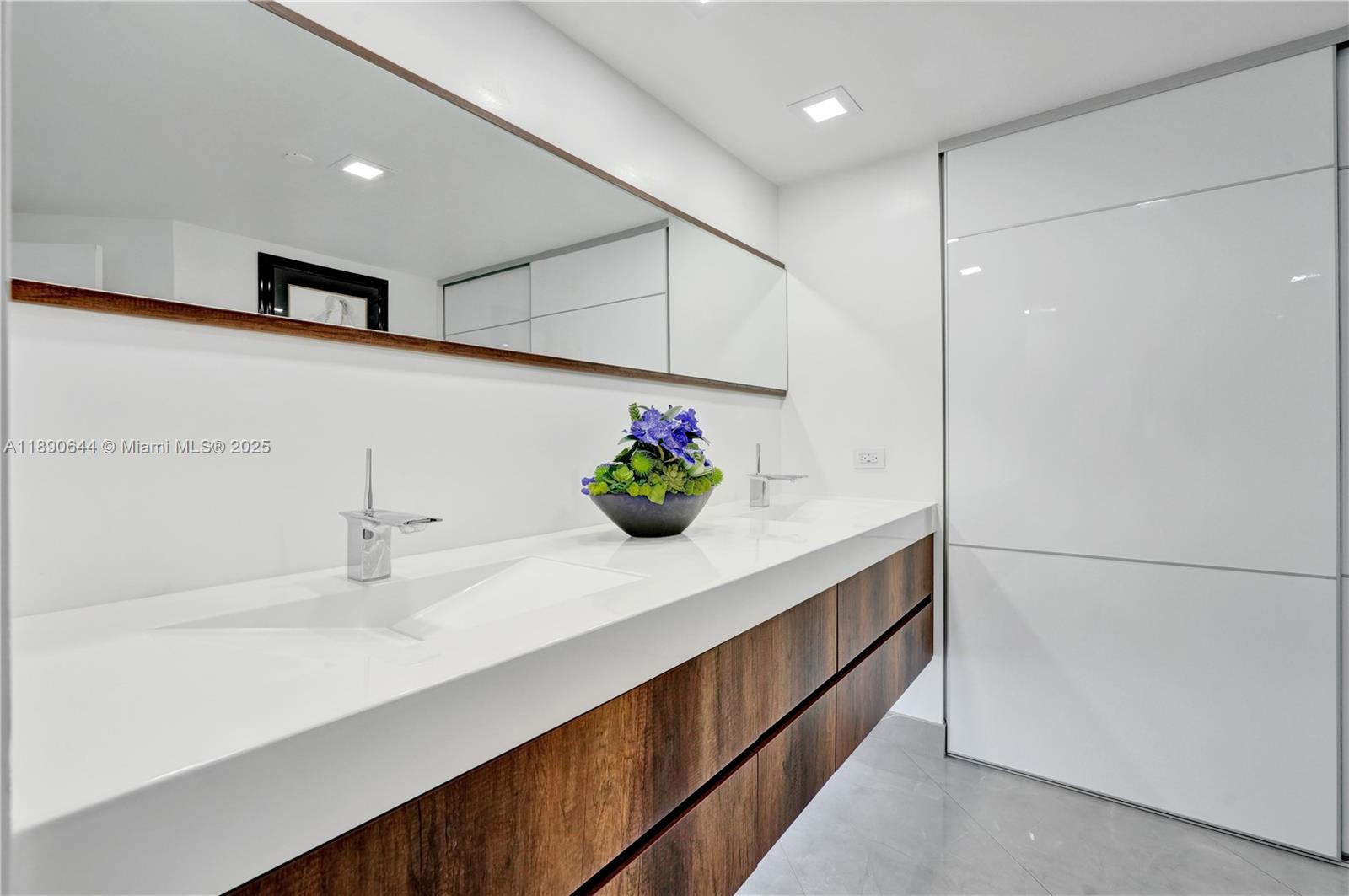 20191 E Country Club Dr # 2606