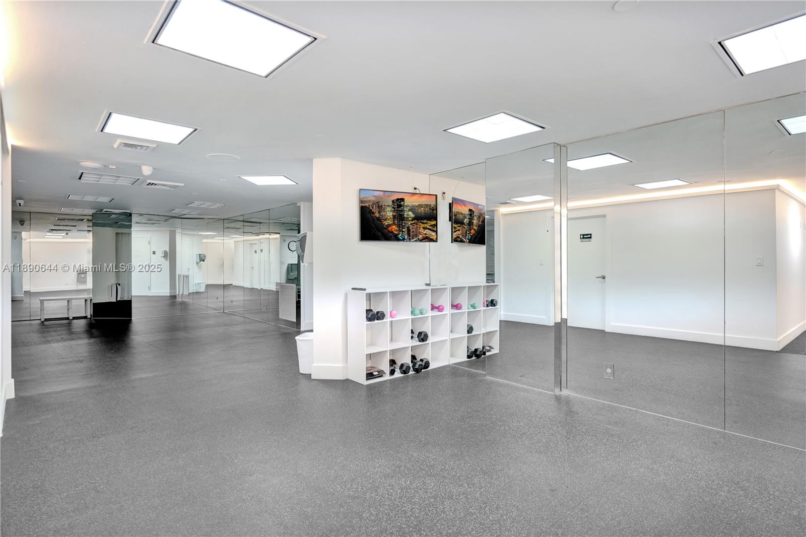 20191 E Country Club Dr # 2606