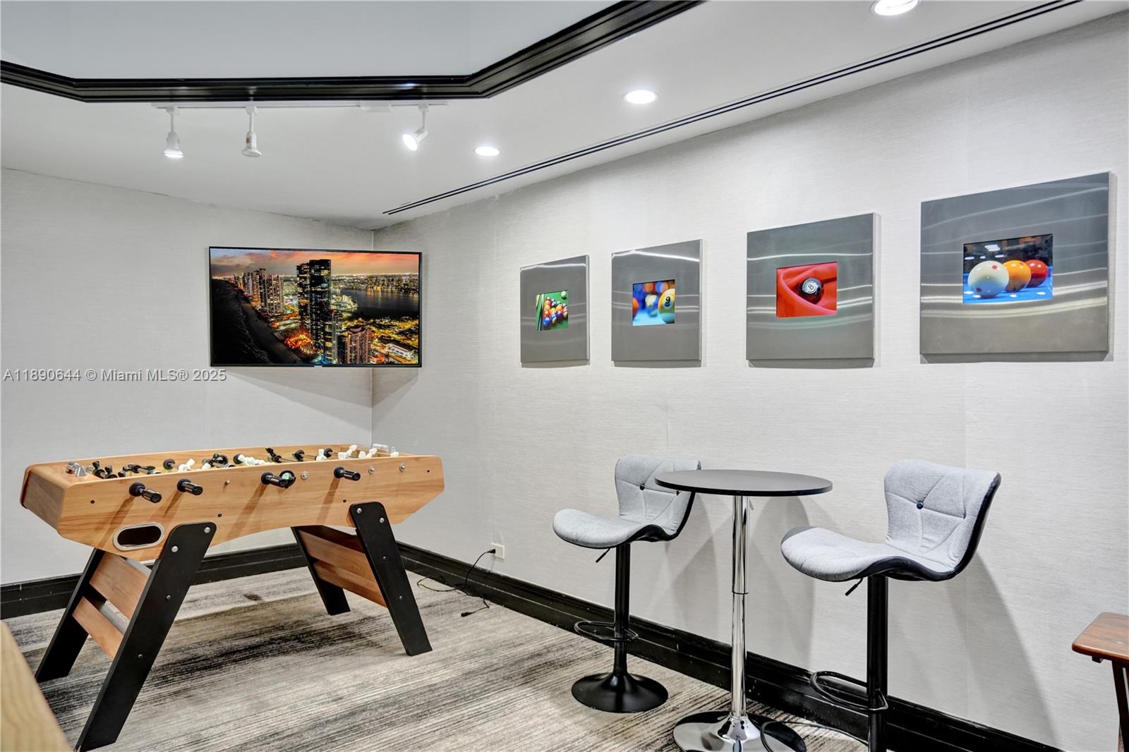 20191 E Country Club Dr # 2606