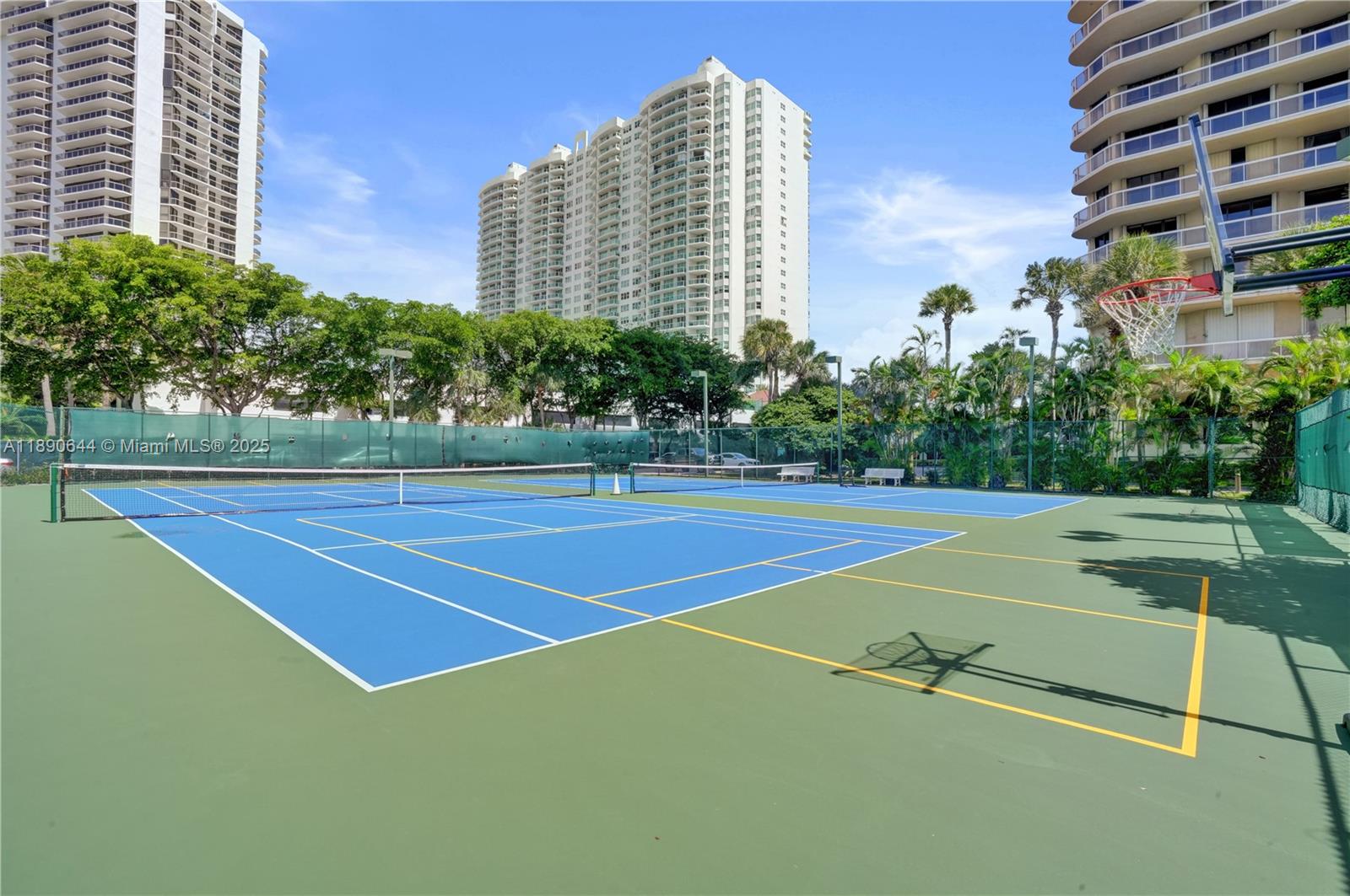 20191 E Country Club Dr # 2606