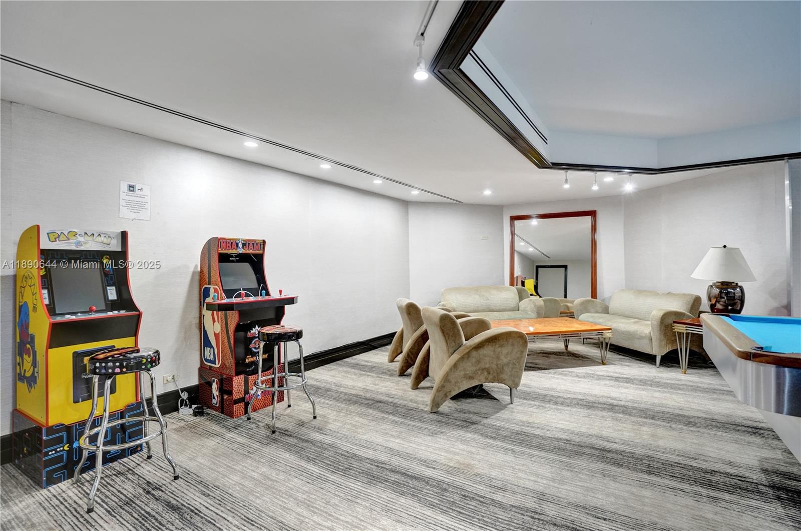 20191 E Country Club Dr # 2606