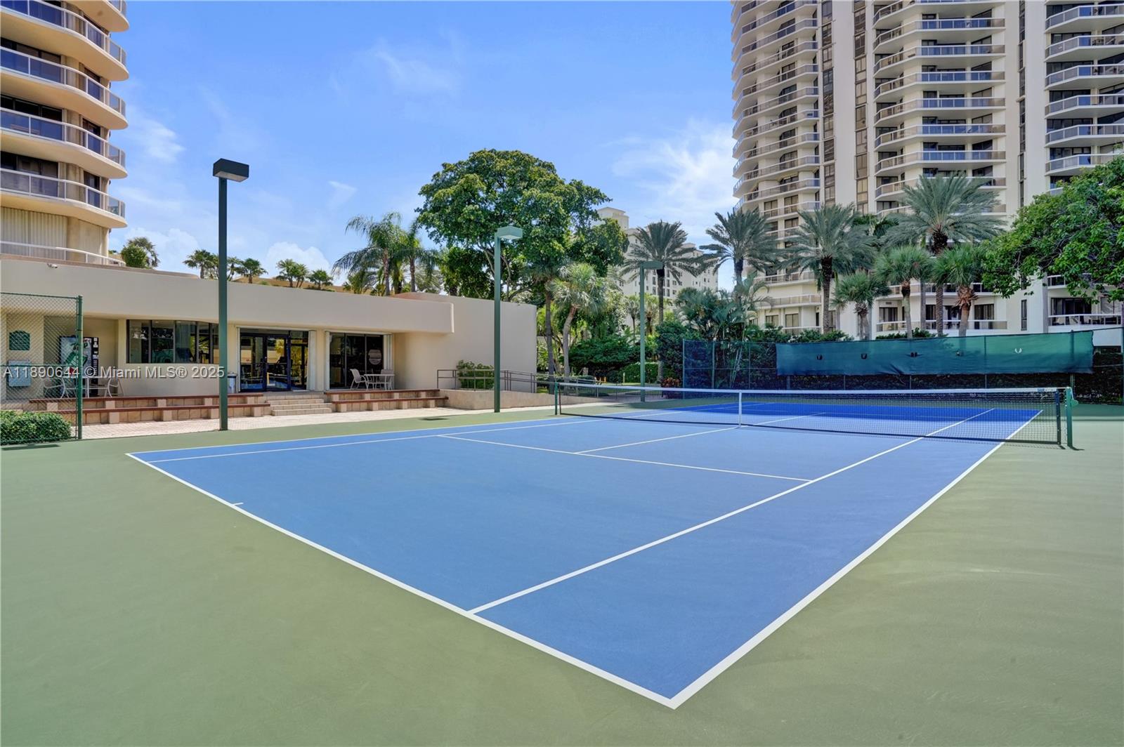 20191 E Country Club Dr # 2606