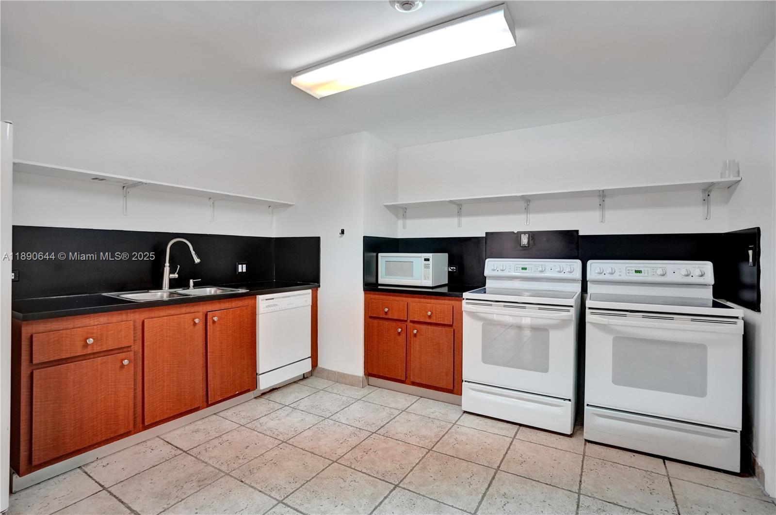 20191 E Country Club Dr # 2606