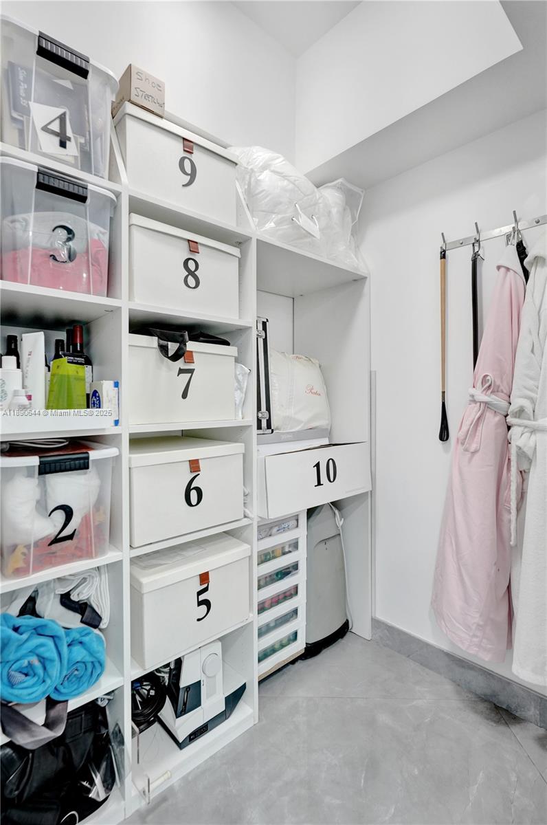 20191 E Country Club Dr # 2606