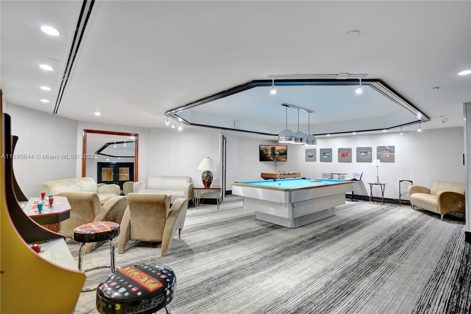 20191 E Country Club Dr # 2606