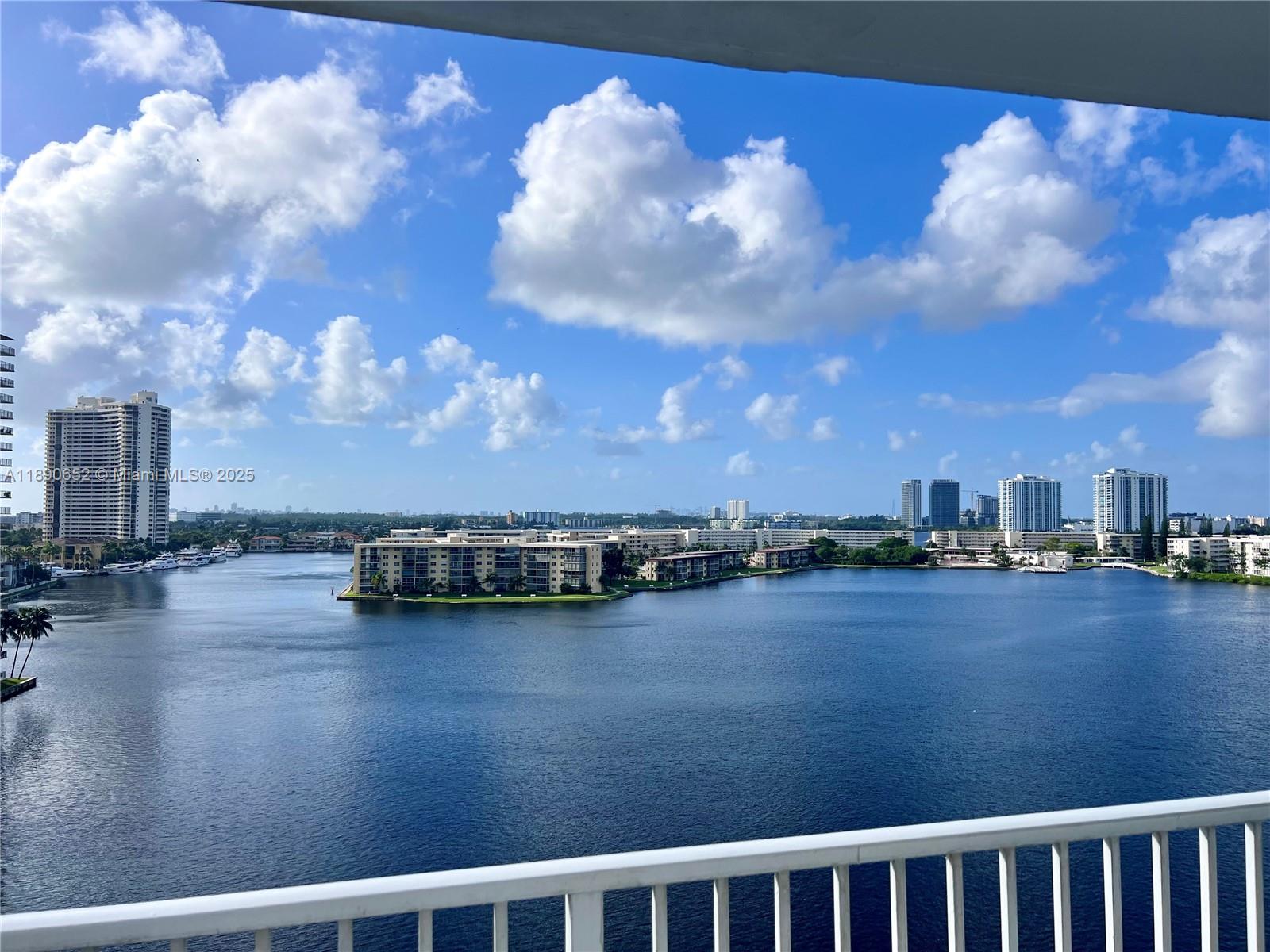 2851 NE 183rd St # 1017E