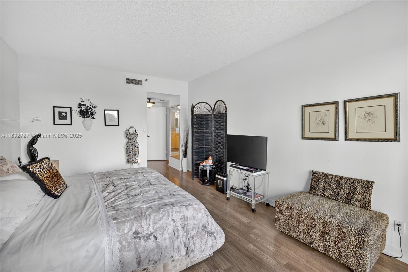 20281 E Country Club Dr # 210