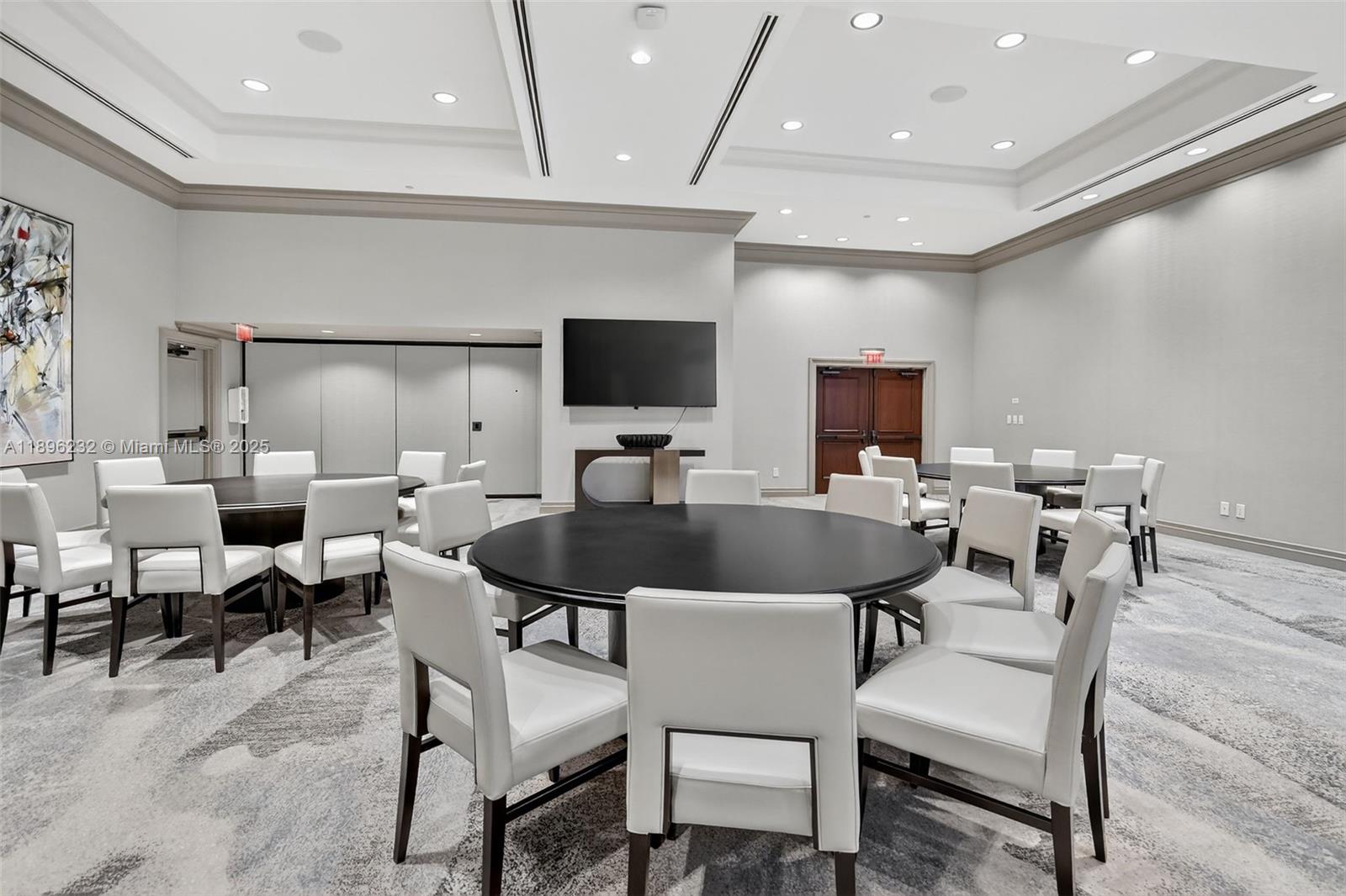 7000 Island Blvd # 903