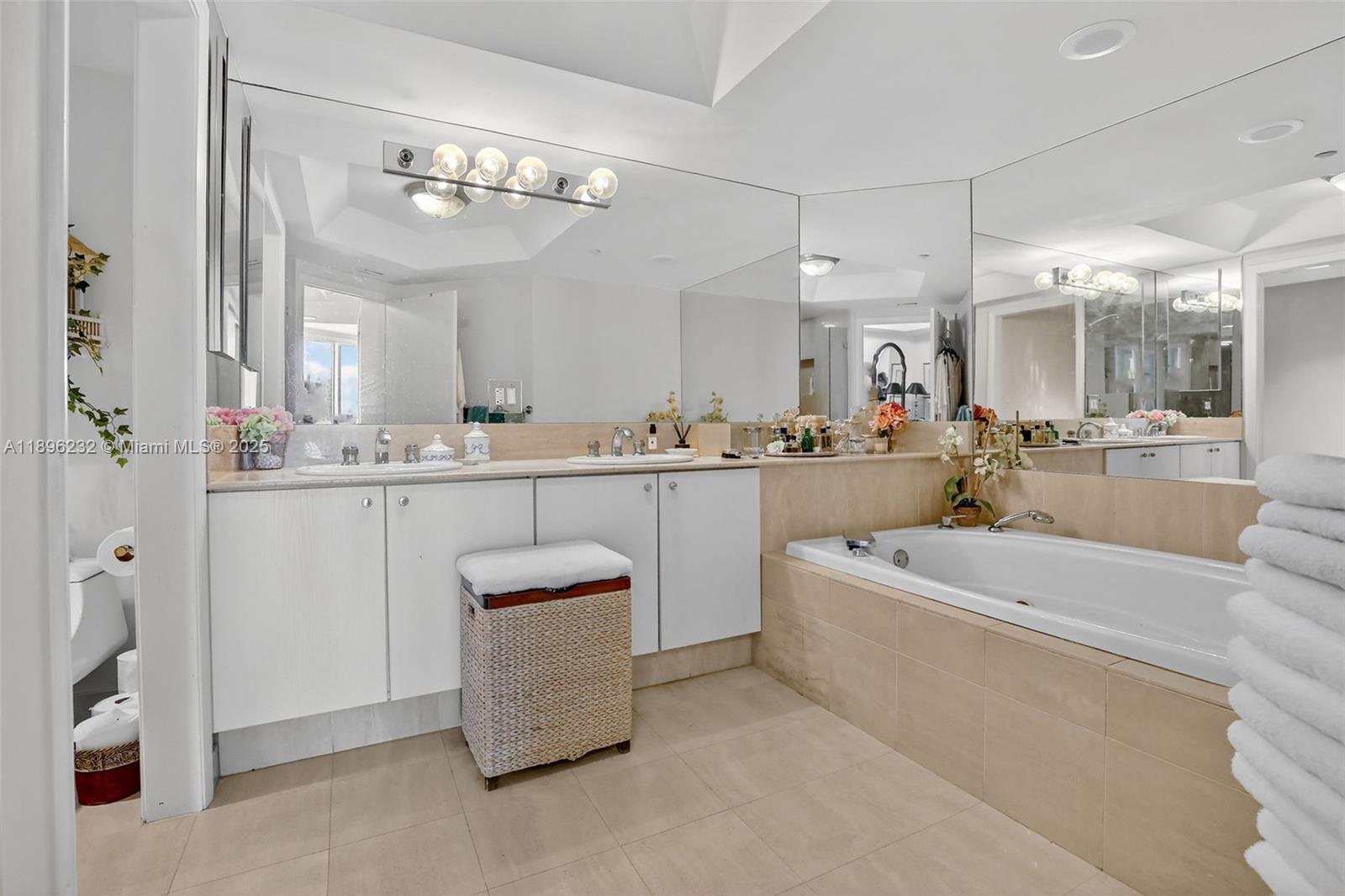 7000 Island Blvd # 903