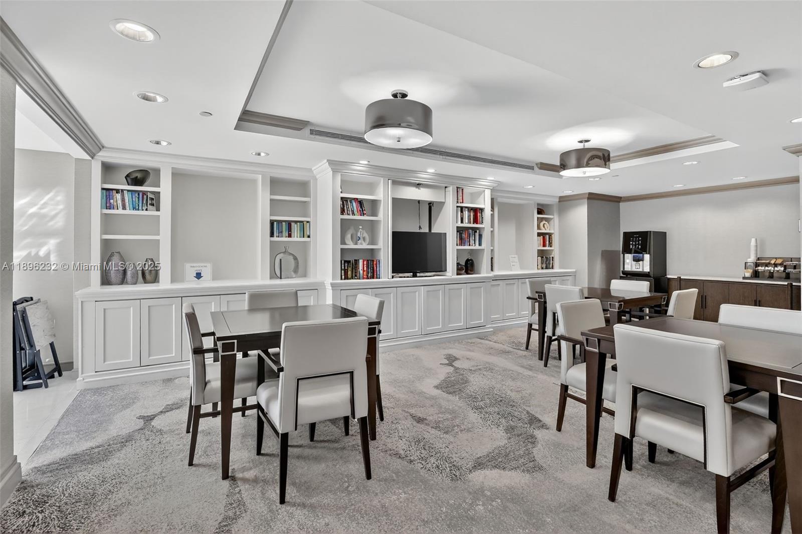 7000 Island Blvd # 903