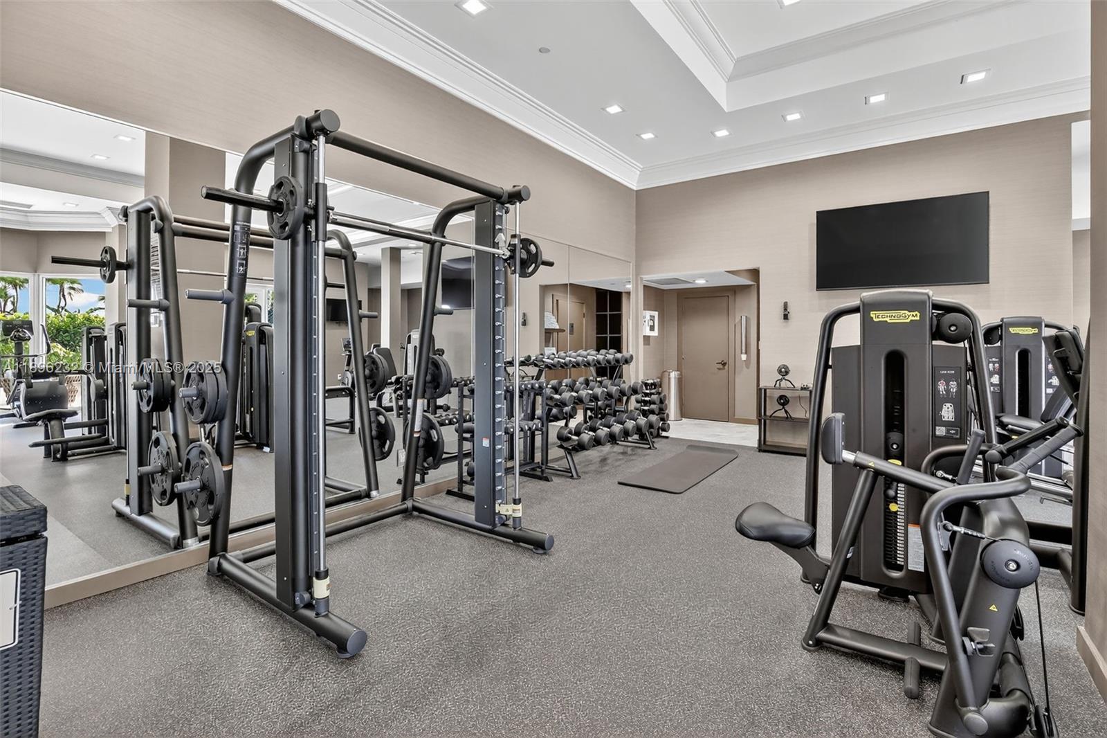 7000 Island Blvd # 903