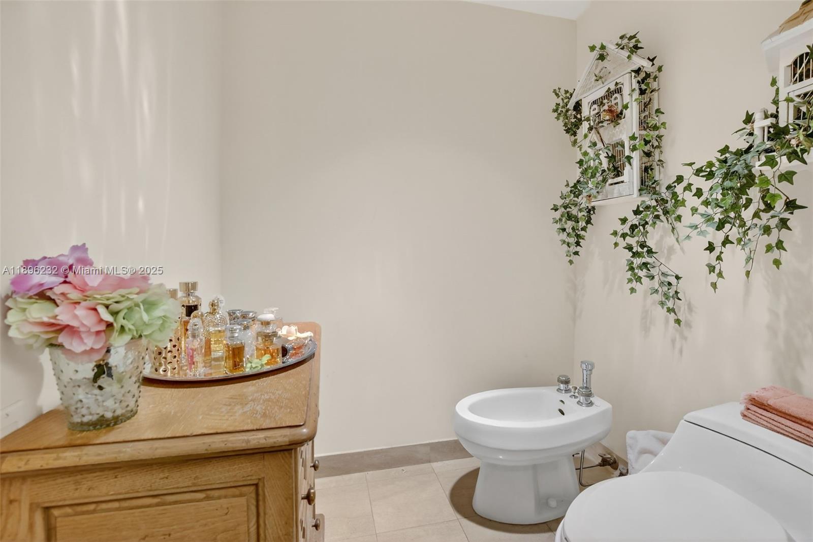 7000 Island Blvd # 903