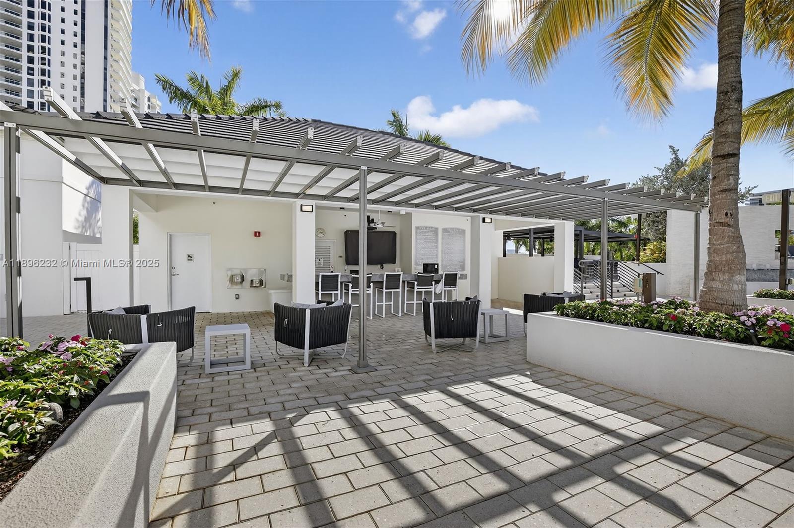 7000 Island Blvd # 903