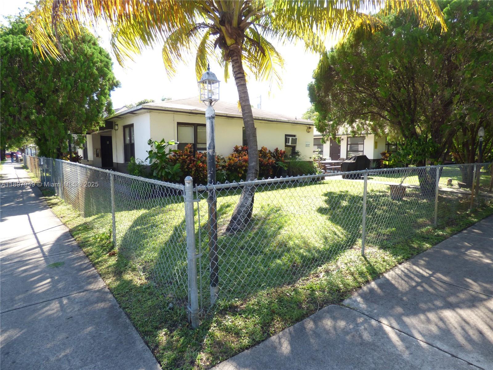 522 N 19th Ave # 1, Hollywood Unit: 1