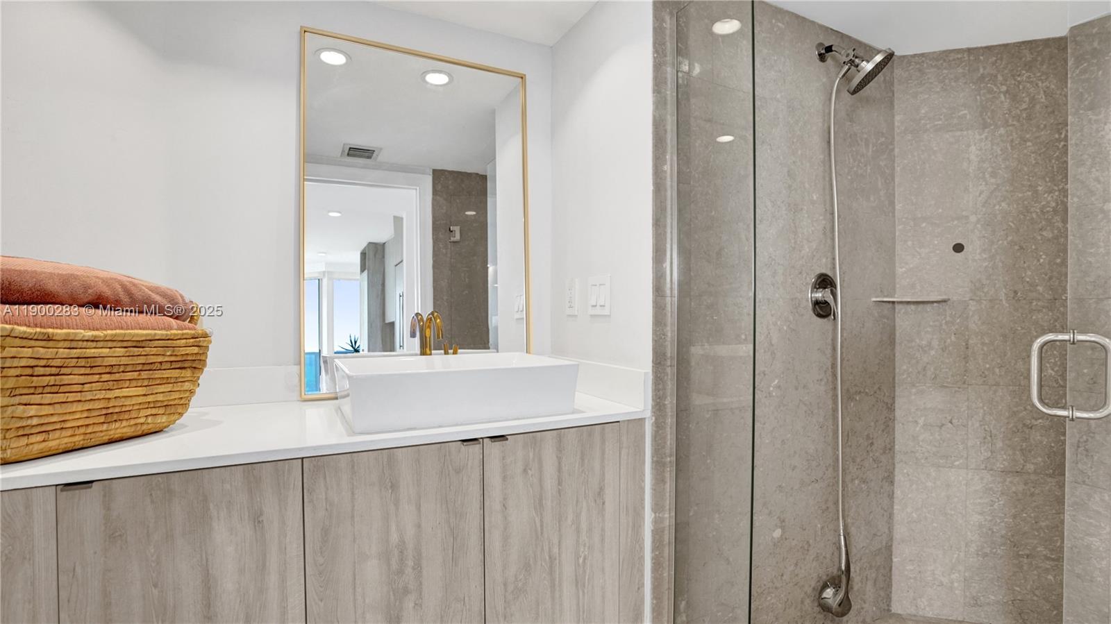 7330 Ocean Ter # B, Miami Beach Unit: 20-B