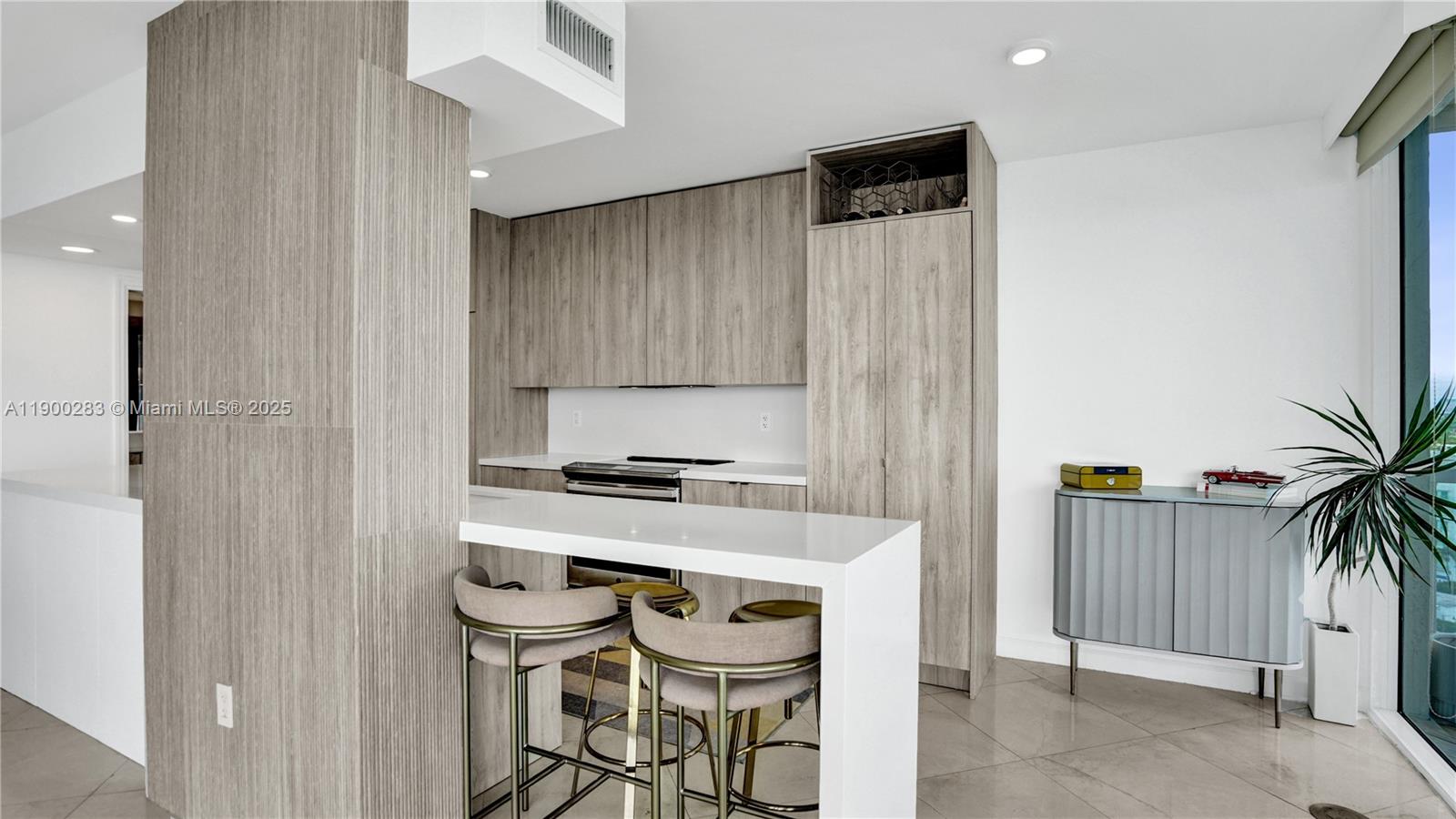 7330 Ocean Ter # B, Miami Beach Unit: 20-B