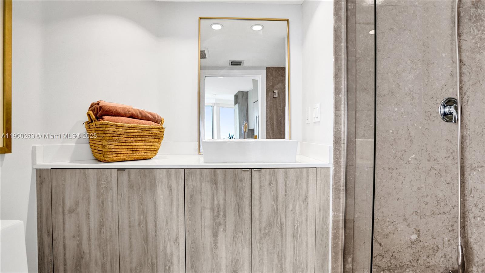 7330 Ocean Ter # B, Miami Beach Unit: 20-B