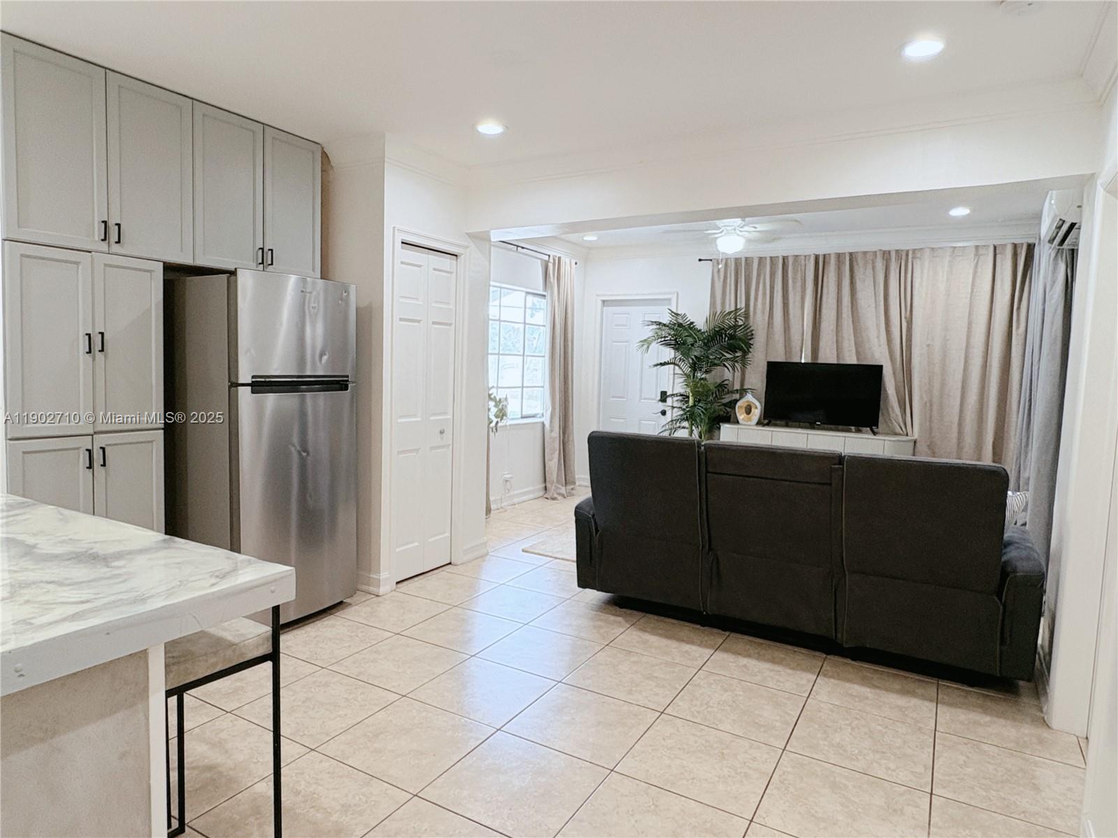 1726 Thomas St # 2, Hollywood Unit: 2