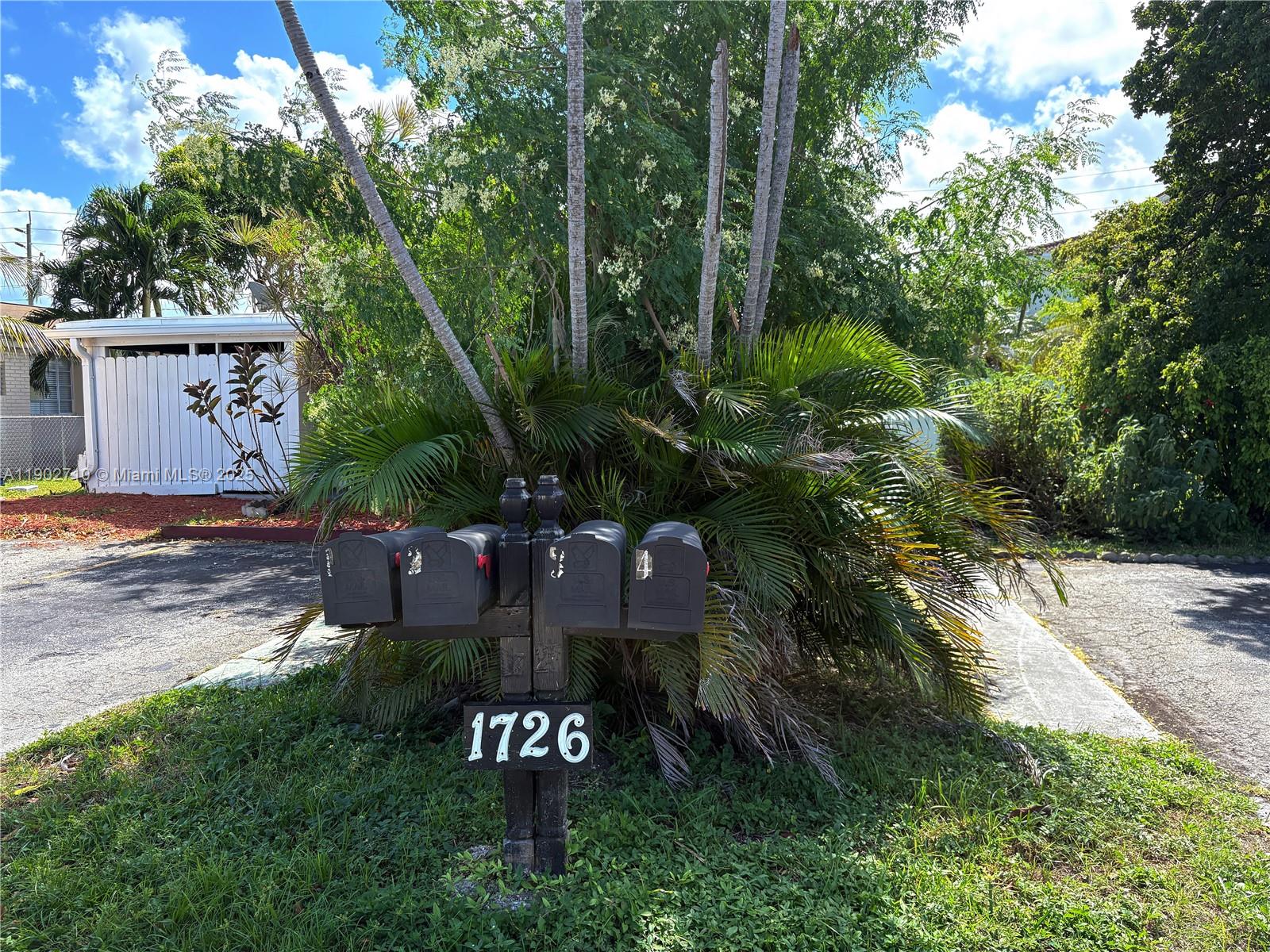 1726 Thomas St # 2, Hollywood Unit: 2