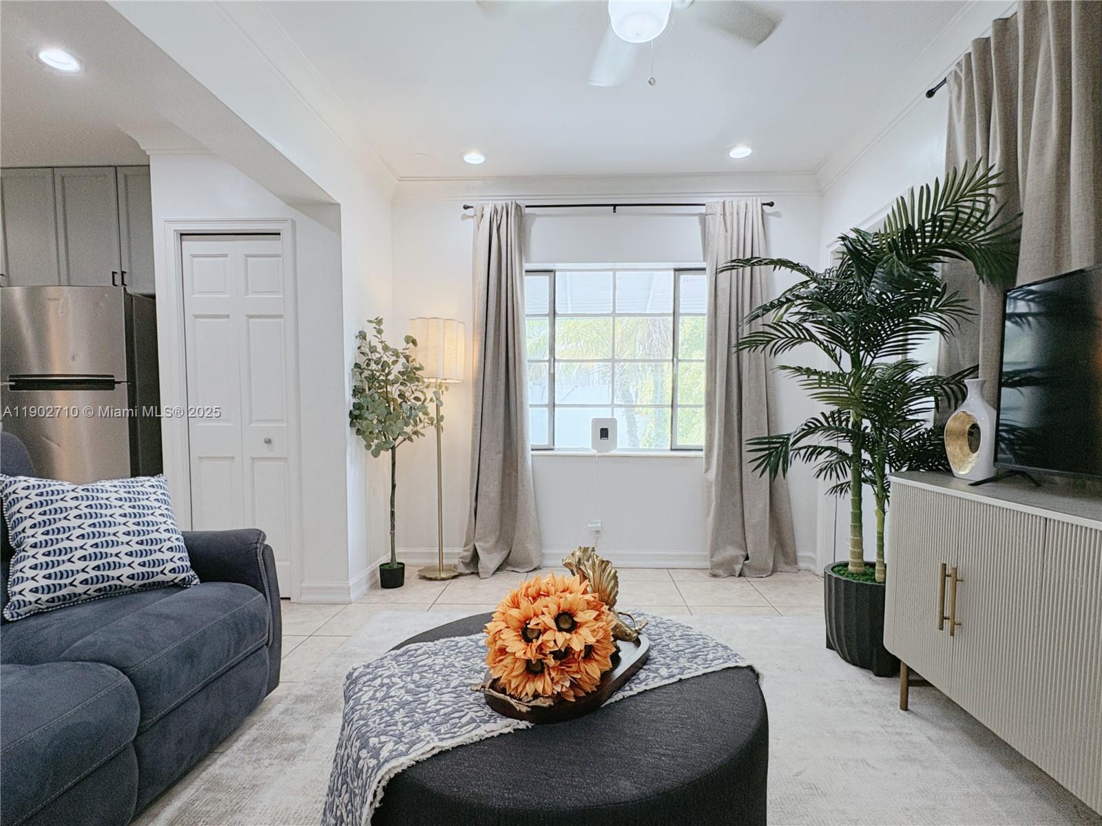 1726 Thomas St # 2, Hollywood Unit: 2