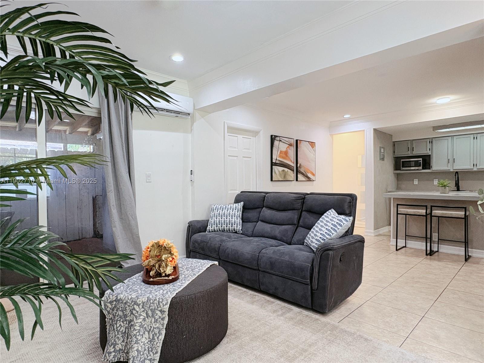 1726 Thomas St # 2, Hollywood Unit: 2