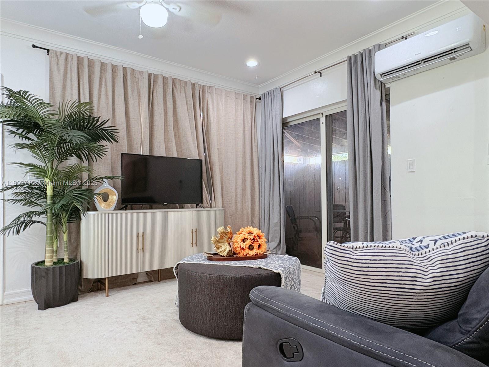 1726 Thomas St # 2, Hollywood Unit: 2