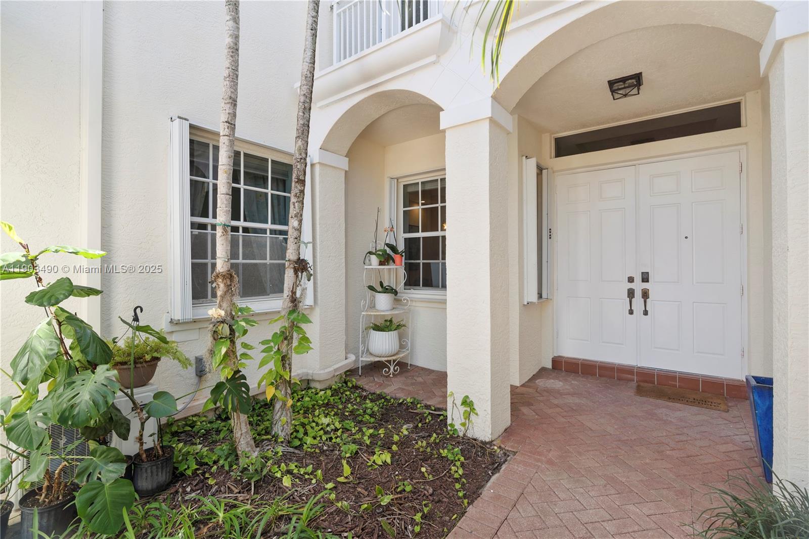 19542 Embassy Ct, Miami