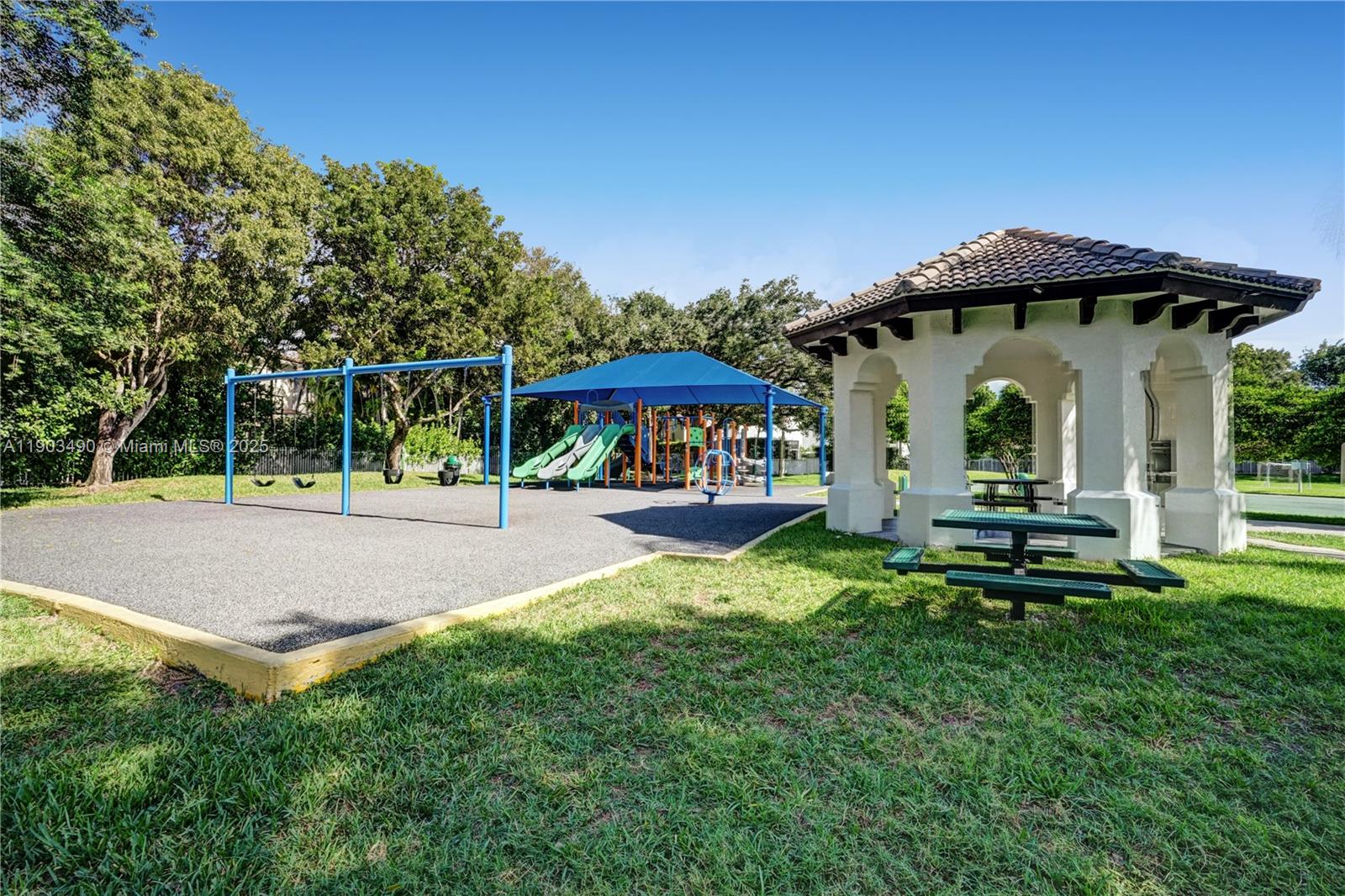 19542 Embassy Ct, Miami