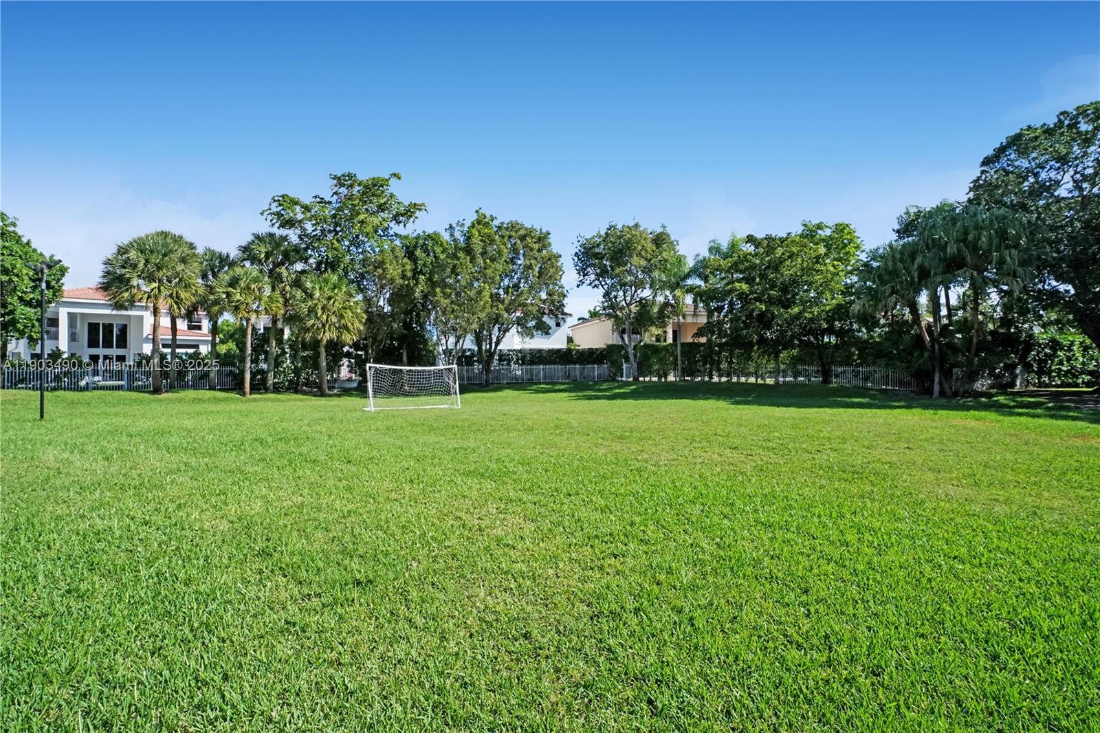 19542 Embassy Ct, Miami