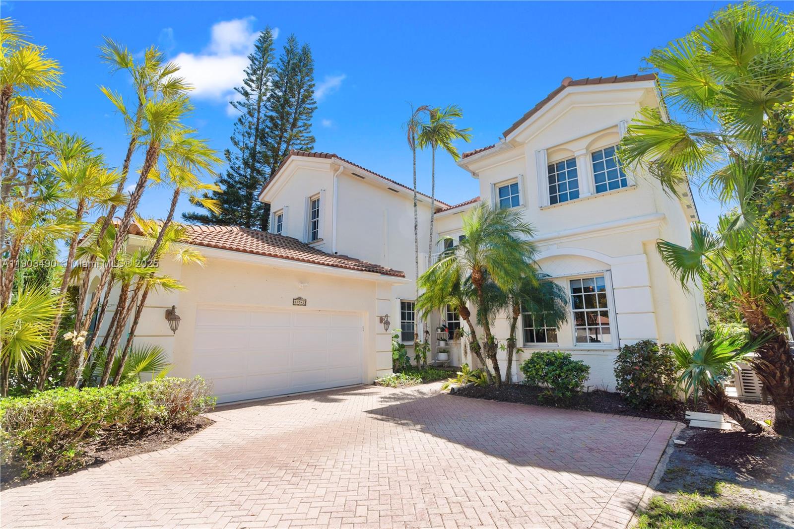 19542 Embassy Ct, Miami