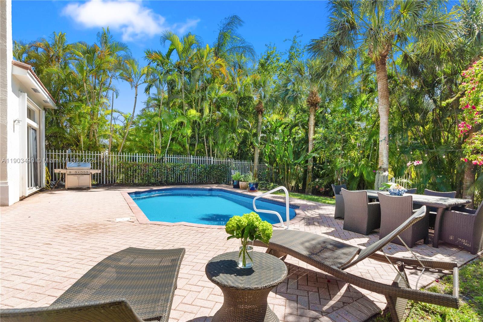 19542 Embassy Ct, Miami